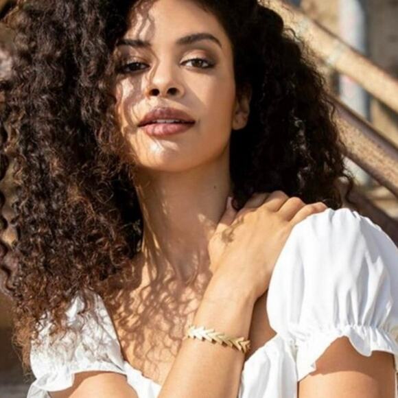 New Plunder “Dixie” Matte Gold Triangle Bracelet (6.5”) - Picture 5 of 5